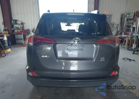 2017 Toyota Rav4 Le z USA, uszkodzony, nr VIN JTMBFREV5HJ110595